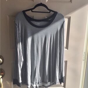 Black and White Cuddl duds top.